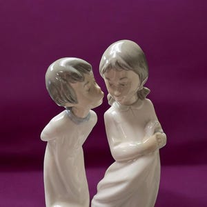 Vintage Lladro Nao Daisa Porcelain Boy Girl Kiss, NAO by LLADRO Girl Night-Dress with Sheet by José Roig. Retired Collection. Set