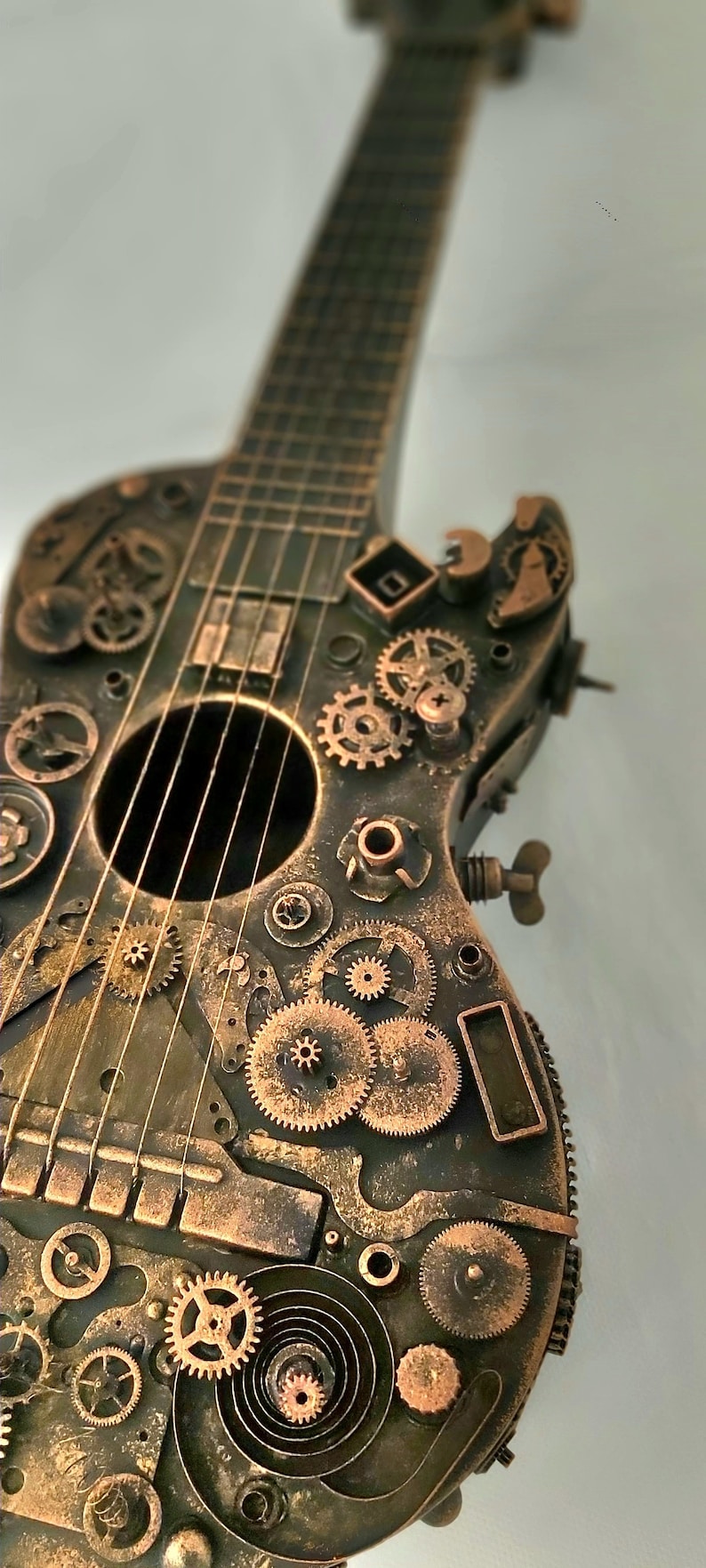 Steampunk Gitaar Artwork, gitaarliefhebber geschenken aangepaste gitaar pick industriële decor muziek geschenken voor mannen, muziek decor, bar steampunk meubels afbeelding 5