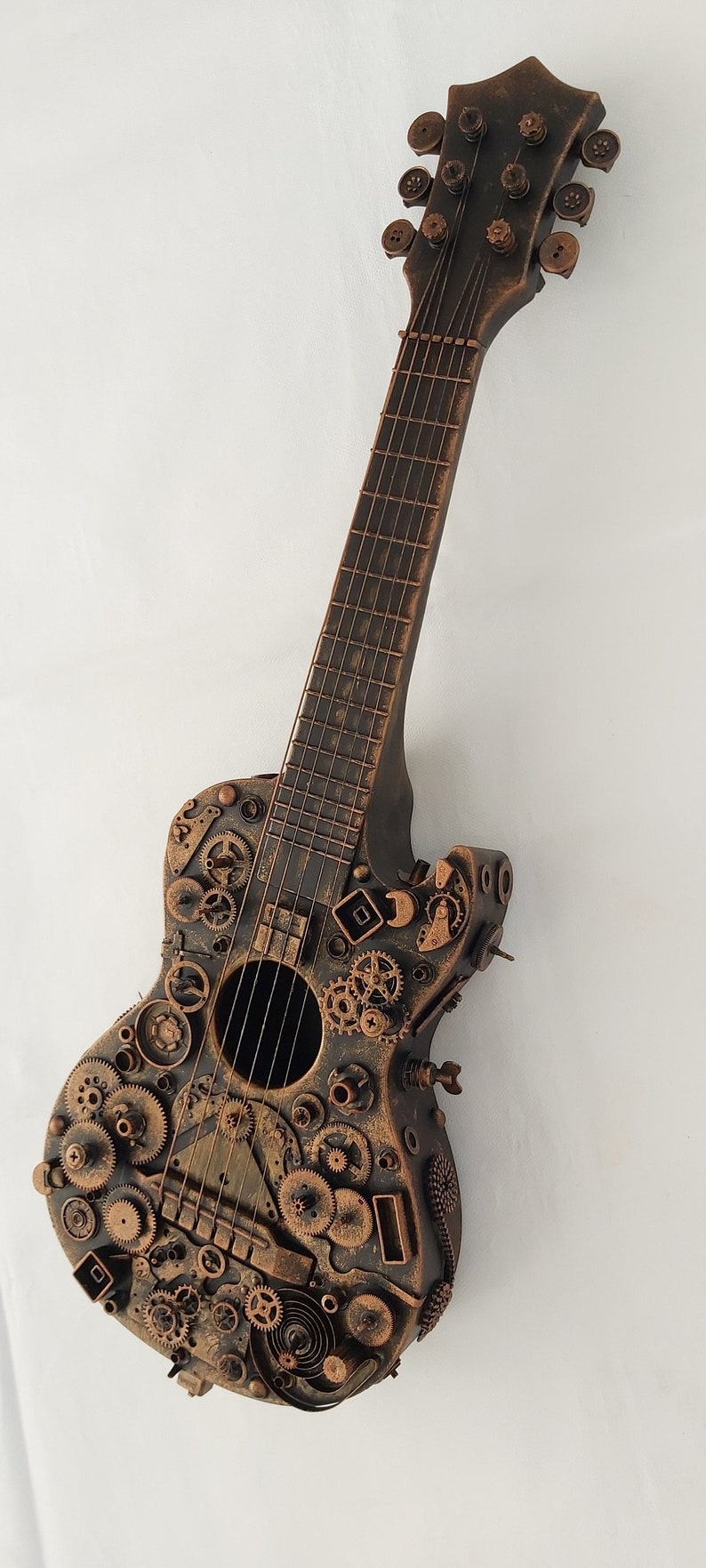 Steampunk Gitaar Artwork, gitaarliefhebber geschenken aangepaste gitaar pick industriële decor muziek geschenken voor mannen, muziek decor, bar steampunk meubels afbeelding 1