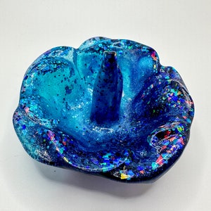 Resin Sapphire Sparkle Flower Shaped Ring Holder