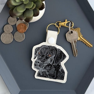 Llavero de labrador negro realista: llavero o dije para bolso de labrador retriever bordado, gran regalo para los amantes de los perros.