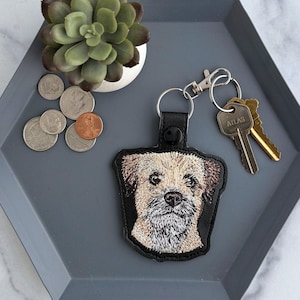 Llavero realista de perro Border Terrier, llavero bordado a mano o dije para bolso, regalo para dueños de mascotas o amantes de los perros.