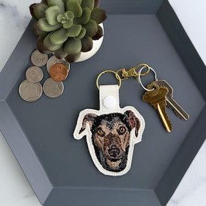 Llavero realista de Manchester Terrier, bordado a mano, ideal como llavero o abalorio para bolso, regalo para dueños de mascotas o amantes de los perros.