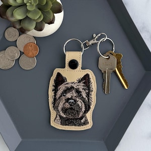 Llavero realista de perro Terrier escocés / Llavero bordado a mano o dije para bolso / Regalo para dueños de mascotas o amantes de los perros