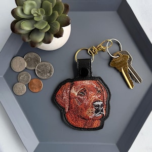 Llavero realista de labrador con zorro rojo/Llavero o abalorio para bolso de labrador retriever bordado/Regalo para dueños de mascotas o amantes de los perros