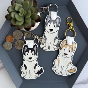 Embroidered Siberian Husky Keychain | Handmade Key Fob or Bag Charm | Great Gift for Pet Parent image 1