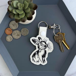 Porte-clés lapin brodé | Porte-clés ou breloque de sac fait main | Cadeau pour parent d'animal de compagnie ou amoureux de la nature
