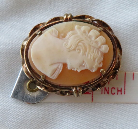 Vintage carved Cameo shell brooch set in Rolled G… - image 6