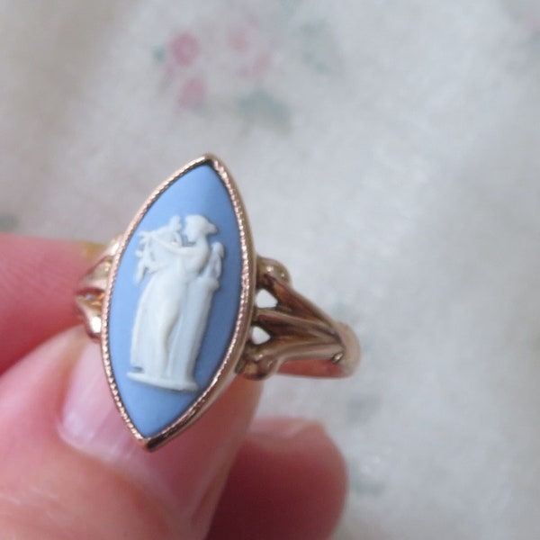 Antique Wedgwood 9 Carat Rose Gold ring - Blue Jasper Ware - Terpsichore - Chester, England 1902 - size O 1/2 - hallmarked