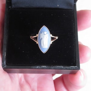 Vintage Wedgwood 9 Carat Gold ring - Blue Jasper Ware - size N - Terpsichore