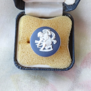 Vintage Sterling Silver Wedgwood Portland Blue Blue Jasper Ware ring - Cupid - larger size top - size K 1/2
