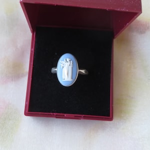 Vintage Sterling Silver Wedgwood Blue Jasper Ware ring - Terpsichore -  English made - size N