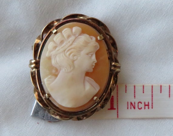 Vintage carved Cameo shell brooch set in Rolled G… - image 7