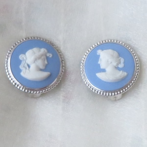 Vintage Sterling Silver Wedgwood Blue Jasperware clip on earrings - Classical Ladies - round -  English Made