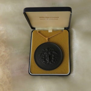 Wedgwood Medusa Medallion Black Basalt Very Large Pendant necklace -  original chain and box