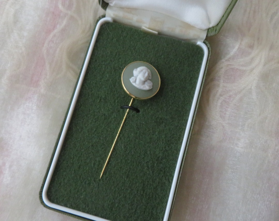 wedgwood tie pin