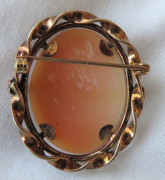 Vintage carved Cameo shell brooch set in Rolled G… - image 2