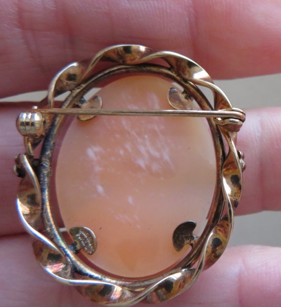 Vintage carved Cameo shell brooch set in Rolled G… - image 4