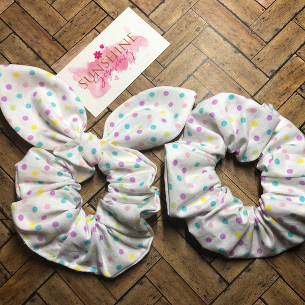 Pastel polka dot hand made scrunchies- Easter bow scrunchie- lazos de primavera- accesorios para el cabello- accesorio de cola de caballo- bow scrunchies