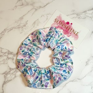 Sea shell salt life scrunchie-colorful seashell scrunchies- beach scrunchies-hair accessories -ponytail accessories-hair ties-handmade gift