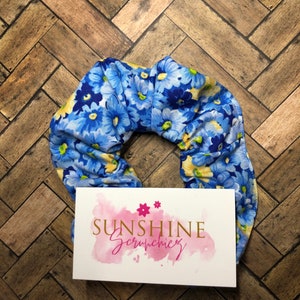 Floral scrunchie- floral scrunchies- forget me not scrunchie- 90s fashion- hair ties- handmade- scrunchie-scrunchies-hair accessories-