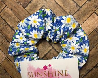 Floral scrunchies-Daisy Scrunchie-90er Mode-Haargummi- handgemacht- Haar Accessoires- Blumen Scrunchie-