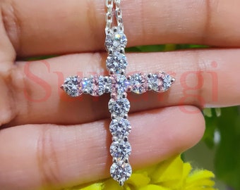 Kreuzanhänger, 2,2 ct Rundschliff-Halskette mit weißem Saphir-Jesus-Kreuz-Anhänger, Symbol für Glauben und Stil, Silber, Weißgold überzogen, 18-Zoll-Kette