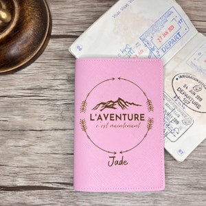 Roze gepersonaliseerde paspoorthoes, aanpasbaar paspoorthoesje. Paspoorthouder Gemaakt in Frankrijk. Perfect cadeau voor reisfans