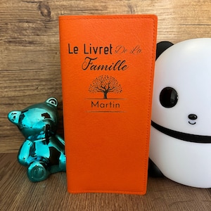 Protège Livret de Famille Personnalisé Orange, Etui livret de Famille 100% Personnalisable, Pochette Made in France. Idée Cadeau Famille.