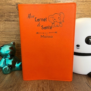 Protège Carnet de Santé Personnalisé Orange, Etui Carnet de Santé Made in France. Cadeau parfait pour une Naissance