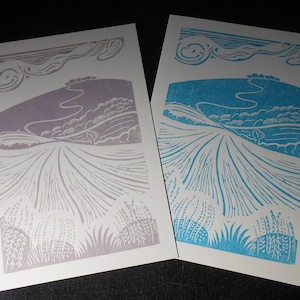 Tarjetas A5 originales impresas a mano en lino cortadas que muestran Butt's Brow en Sussex Downs