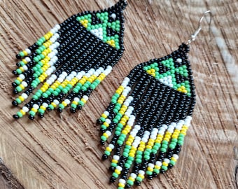 Czarno-zielone kolczyki z koralikami, kolczyki z frędzlami w stylu boho, długi, wyrazisty prezent dla niej, geometryczne kolczyki z frędzlami