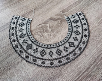 Collar con cuentas blancas y negras, collar folclórico ucraniano, joyería étnica minimalista, regalo especial hecho a mano para ella.