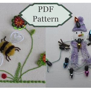 Peut inclure: Un modèle PDF pour une broderie au point de croix représentant un bonhomme de neige avec une écharpe violette et une abeille avec des ailes. Le bonhomme de neige tient une guirlande de lumières et l'abeille vole près d'une fleur.