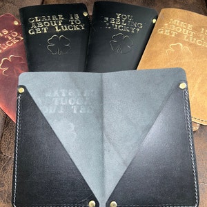 Porta billetes de lotería de cuero personalizado; Carpeta de documentos de cuero personalizada; Cartera de cuero para pasaporte; Organizador de billetes de viaje; Talonario de recibos