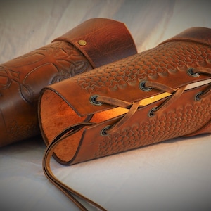 Garde-bras en cuir; Bracers personnalisés et personnalisés; Vambraces en cuir; Armure LARP; RenFaire Costume