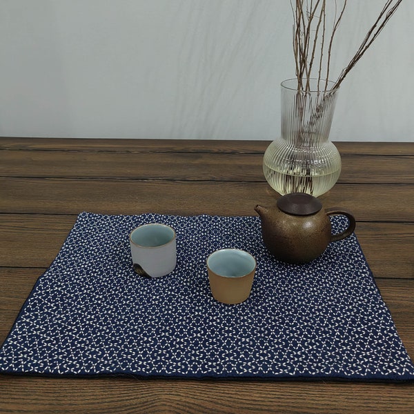 Tapis de table brodé sashiko pour la cérémonie du thé, couture main, teinture végétale bleu indigo, dessous de verre, tapis pour théière, couture japonaise pour la cérémonie du thé