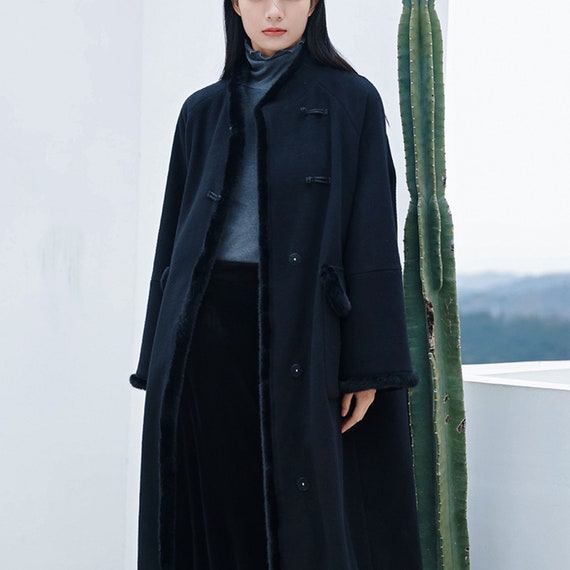 Soprabito in lana nera con alamari a forma di rana e finiture in pelliccia  vegana Cappotto lungo in stile cinese per donna Cappotto in lana nera per  cappotto invernale Hanfu 