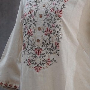 Conjunto Kurti Palazzo de algodón blanco roto puro Khadi / Kurta Salwar bordado / Ropa étnica india / Vestido bordado de algodón para mujer de talla grande imagen 9