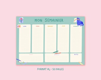 Op de afbeelding: Een weekplanner met een lichtblauwe achtergrond en de tekst "MON SEMAINIER". De planner heeft secties voor elke dag van de week, met illustraties van een kat, regenboog en potloden. De tekst "FORMAT AL - 50 PAGES" staat onderaan.