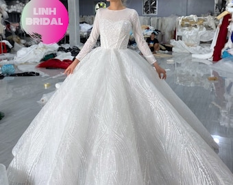 Sample sale size US2 UK6 EU34 Sparkly long sleeves white beaded ballgown wedding gown with glitter tulle