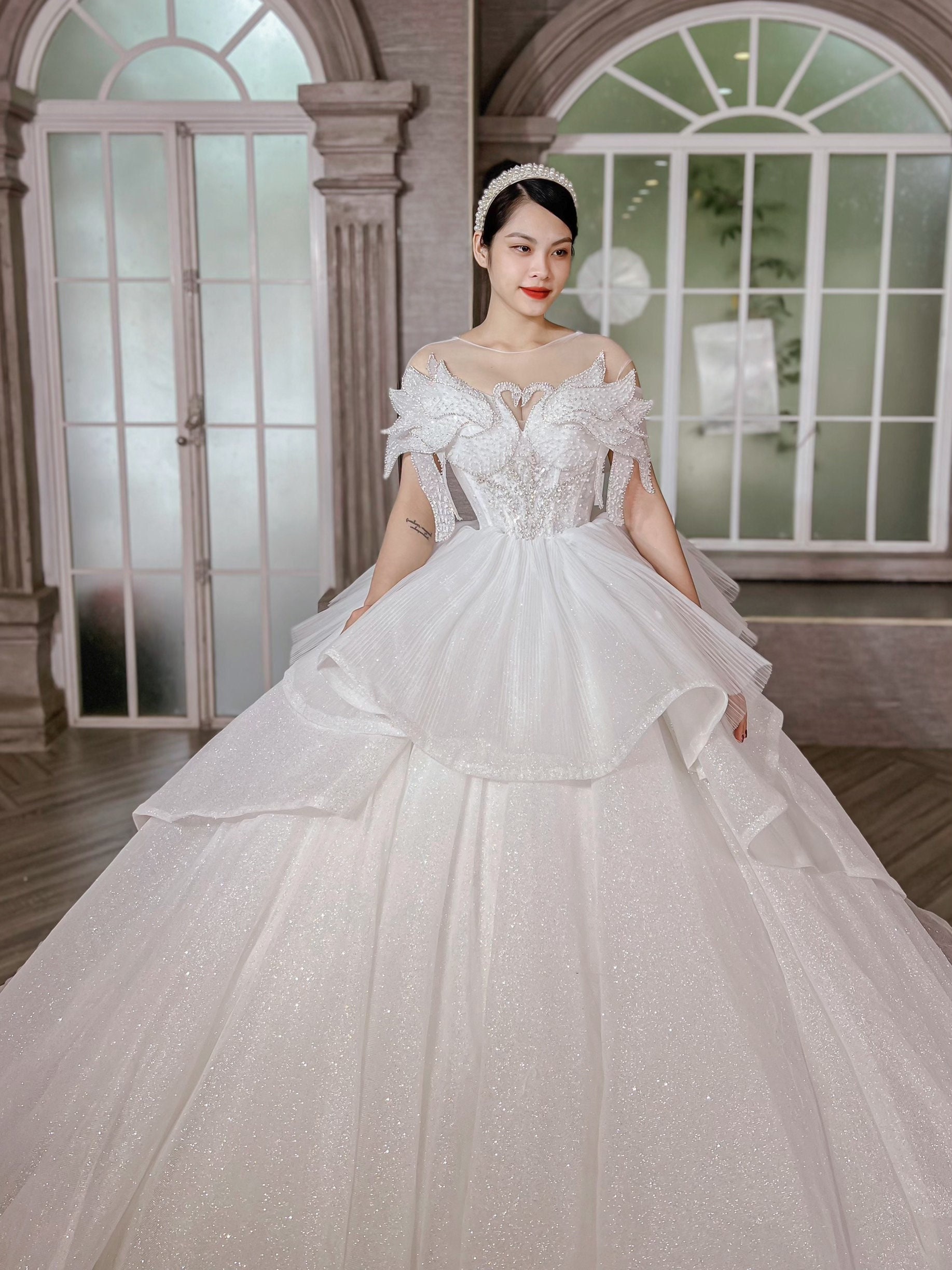 Swan wedding dress deals