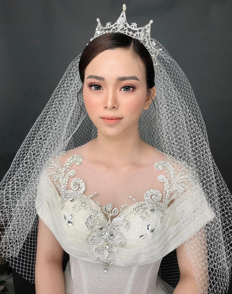 Fashionable medium length white bridal big hole fishnet tulle veil single or double tier various styles