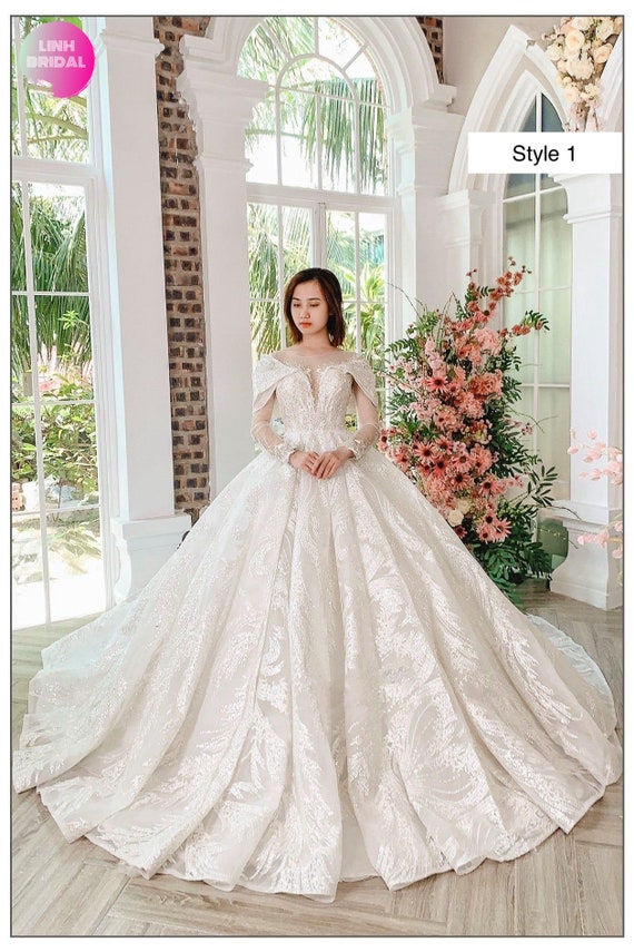 Long Sleeves Sweetheart Neck Lace 