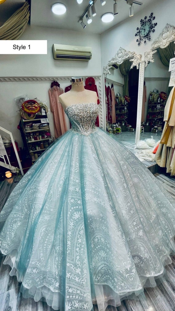 Vestido Quinceañera Color Vino con Flores con opción a Cauda Extra lar –  Vestidos de XV