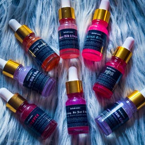 Shimmery indie perfume body oil samples on faux fur – five 10ml vegan dropper bottles in assorted colors by HellaSinister