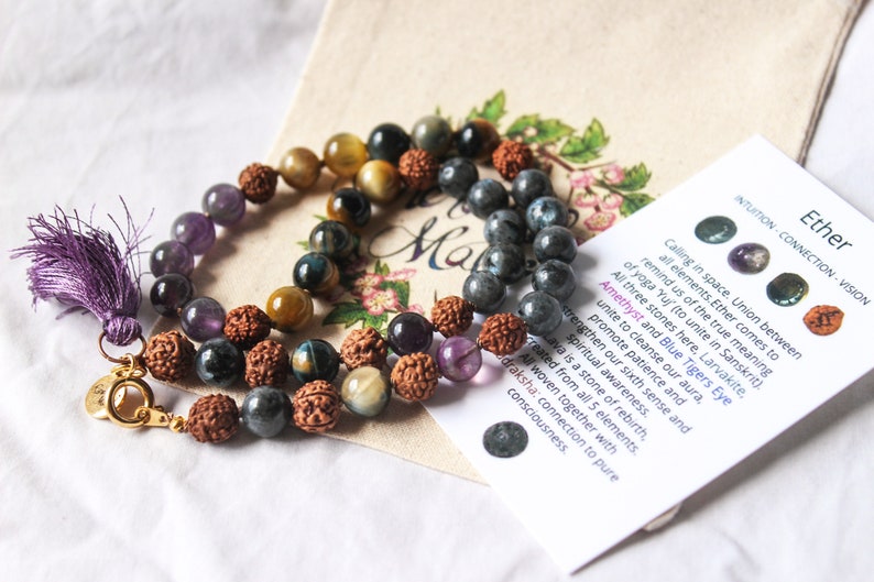 ETHER Mini Mala, Amethyst, Blau-Gelbes Tigerauge, Larvakite, Rudraksha PENTAGRAMM Elemente, Choker, Wickelarmband, Mini Quaste. Bild 3