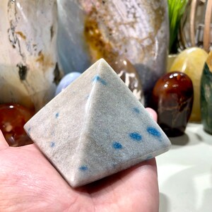K2 Pyramide Statue Blue Spotty Crystal Stone 3 ”