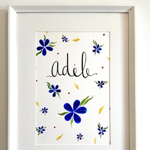 Affiche de naissance personnalisée - peinture à l’aquarelle - fait main - prénom bébé - cadeau de naissance - fleurs bleues - Adèle