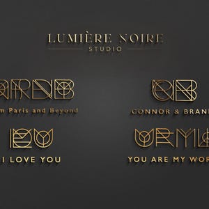 以下が含まれることがあります： 4つの金色の幾何学的なロゴデザイン。それぞれの下にテキストがあります。最初のロゴは「FRNB」で、テキストは「From Paris and Beyond」です。2番目のロゴは「CB」で、テキストは「CONNOR & BRANDY」です。3番目のロゴは「I LOVE YOU」で、テキストは「I LOVE YOU」です。4番目のロゴは「URMW」で、テキストは「YOU ARE MY WORLD」です。